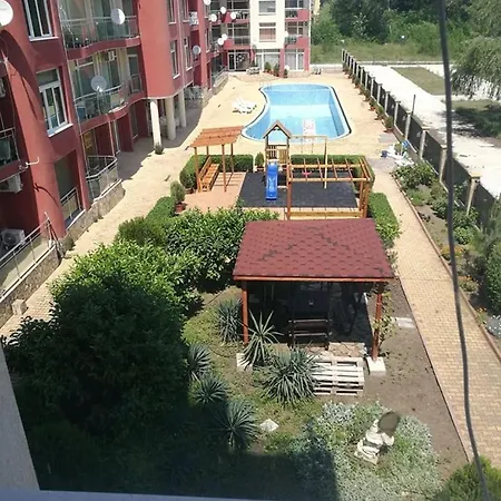 двустаен с басейн глобал דירה